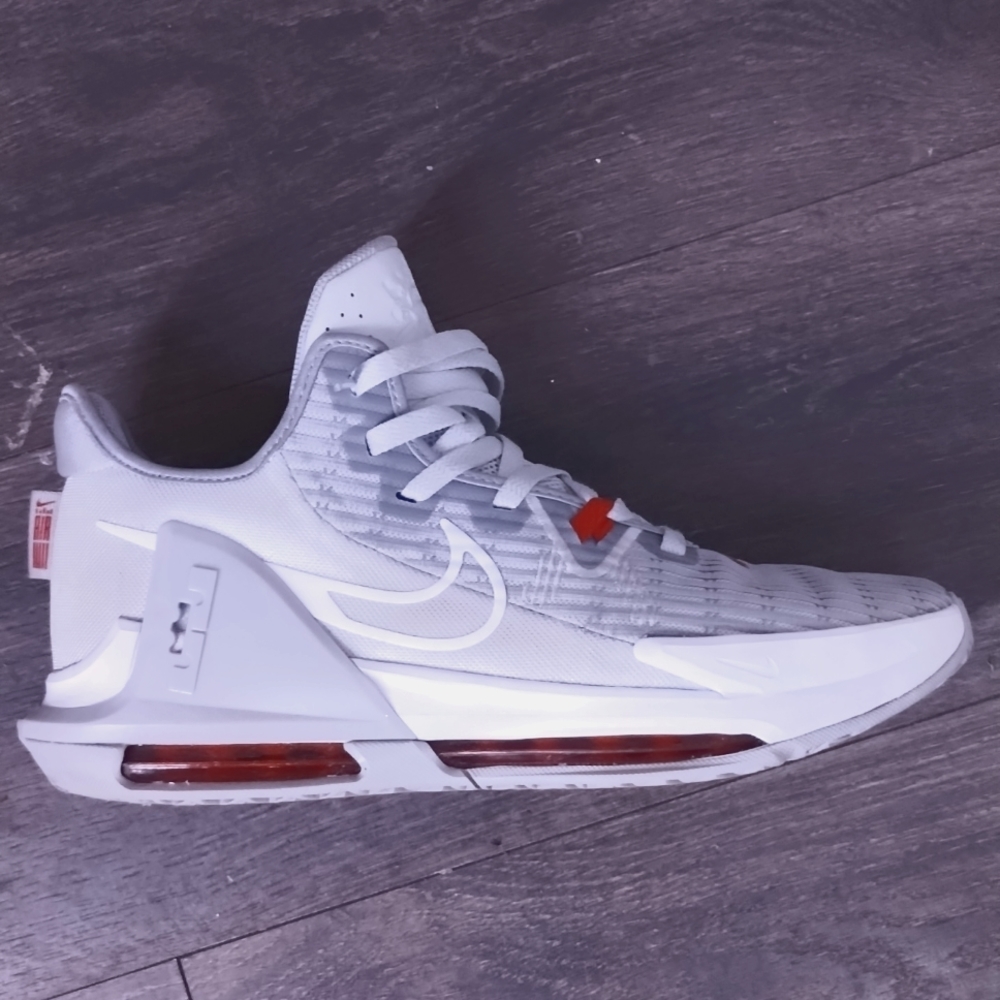 Men's Nike Lebron 6s new